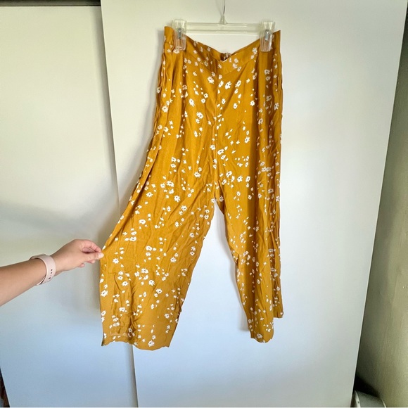 NWT Mustard and white floral pants - Picture 4 of 6